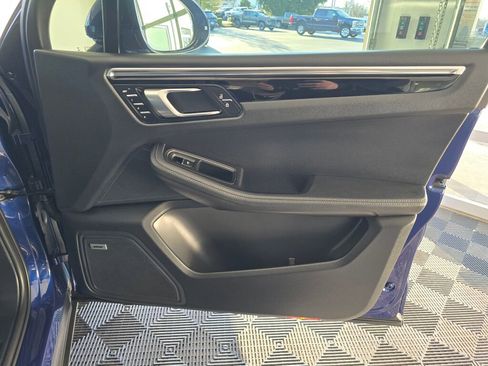 Used 2023 Porsche Macan image 43