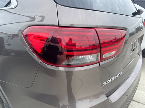Used 2020 Kia Sorento S AWD/4WD image 9
