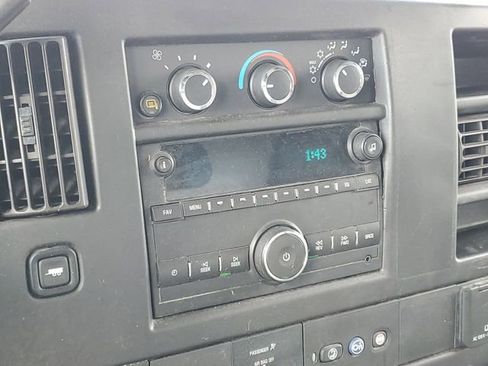 Used 2018 Chevrolet Express 2500 image 13