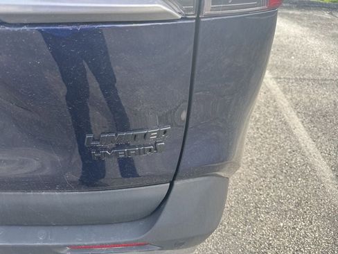 Used 2021 Toyota RAV4 Limited image 9