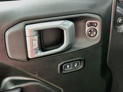 Used 2024 Jeep Wrangler Unlimited AWD/4WD image 19