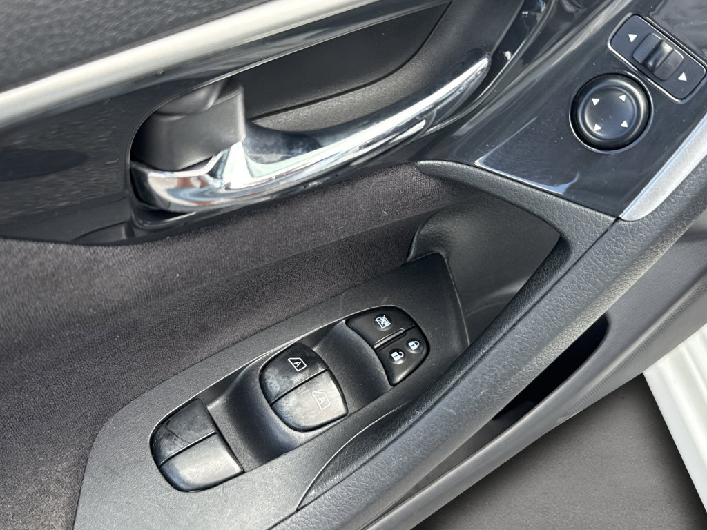 Used 2013 Nissan Altima 3.5 SV w/ Navigation Pkg FWD image 17