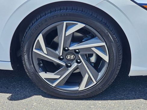Used 2025 Hyundai Elantra Limited FWD image 9