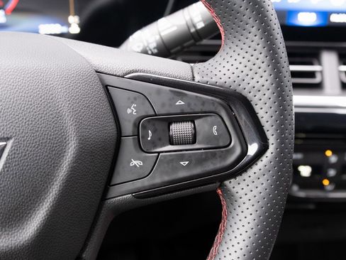 New 2025 Chevrolet Trax RS image 7