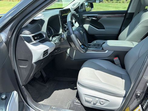 Used 2022 Toyota Highlander Platinum AWD/4WD image 10