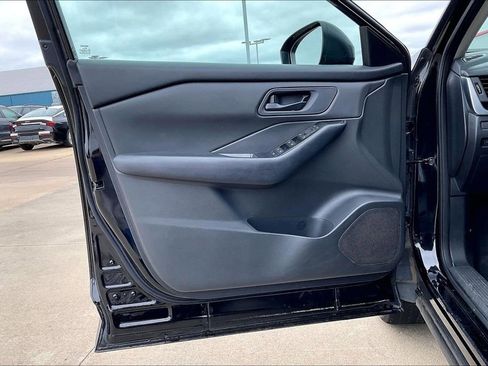 Used 2024 Nissan Rogue S FWD image 22