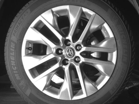 Used 2025 Toyota RAV4 XLE AWD/4WD image 26
