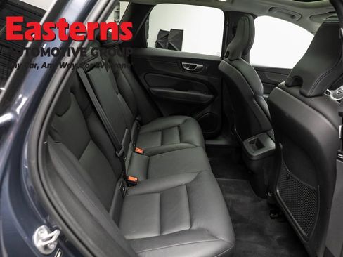 Used 2022 Volvo XC60 B5 Momentum AWD/4WD image 22