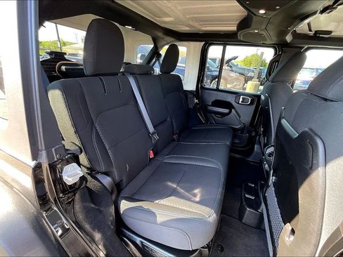 Used 2025 Jeep Wrangler Unlimited Rubicon 4xe w/ Convenience Group AWD/4WD image 27