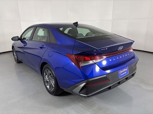 Used 2024 Hyundai Elantra SEL image 6