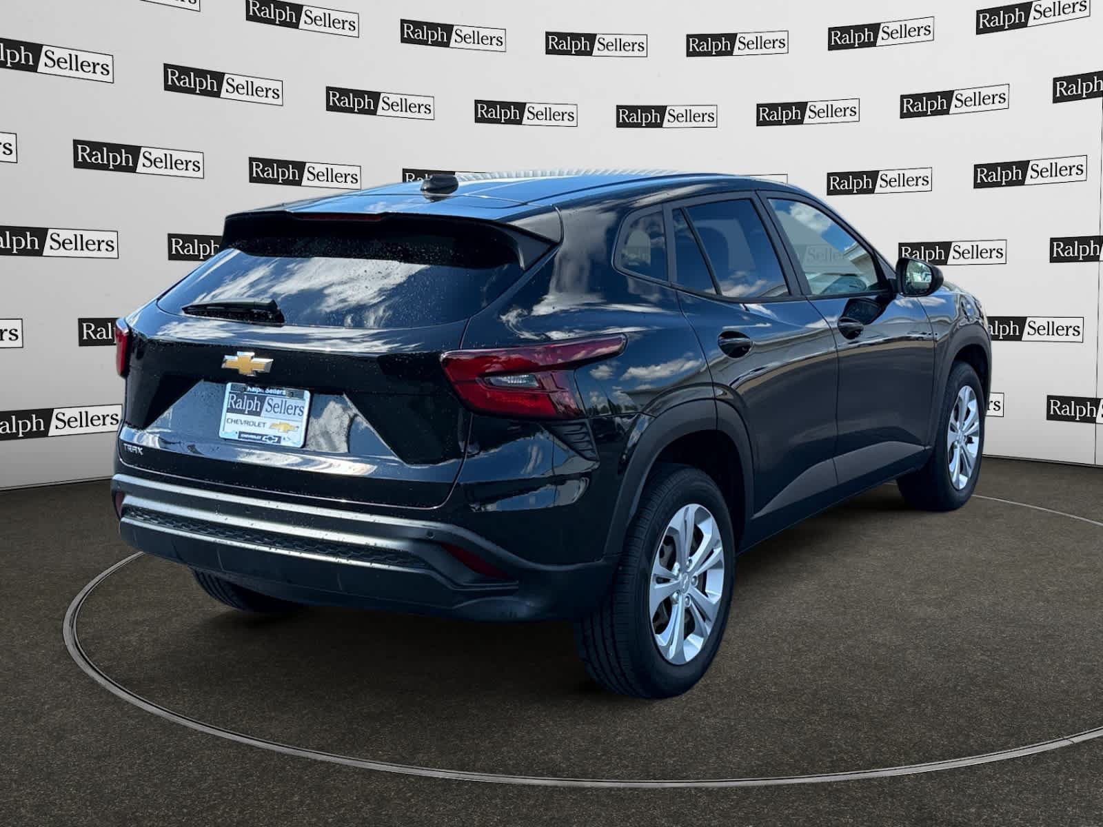 Used 2024 Chevrolet Trax LS w/ Driver Confidence Package FWD image 6