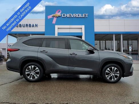 Used 2023 Toyota Highlander L image 4