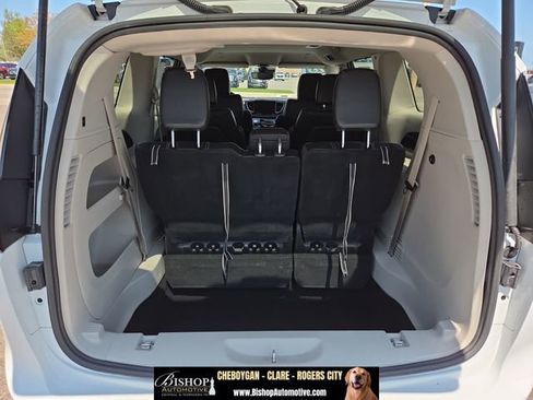 Used 2023 Chrysler Pacifica Touring-L FWD image 61
