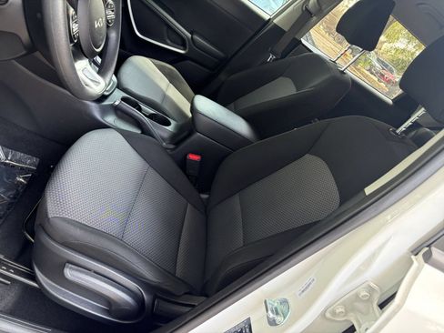Used 2025 Kia Soul LX w/ LX Technology Package FWD image 33