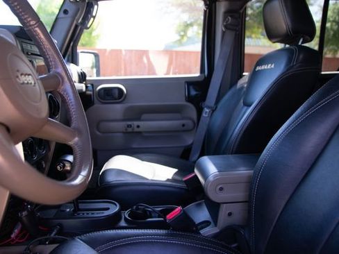 Used 2009 Jeep Wrangler Unlimited Rubicon w/ Dual Top Group image 20