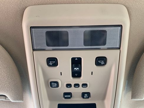 Used 2004 Lincoln Town Car Ultimate RWD image 13