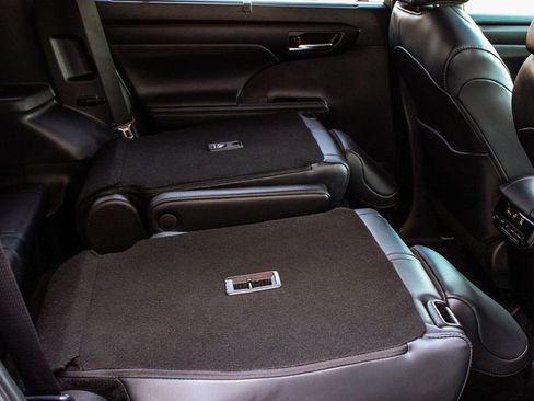 Used 2025 Toyota Highlander XSE image 37