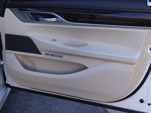 Used 2018 BMW 740i image 14