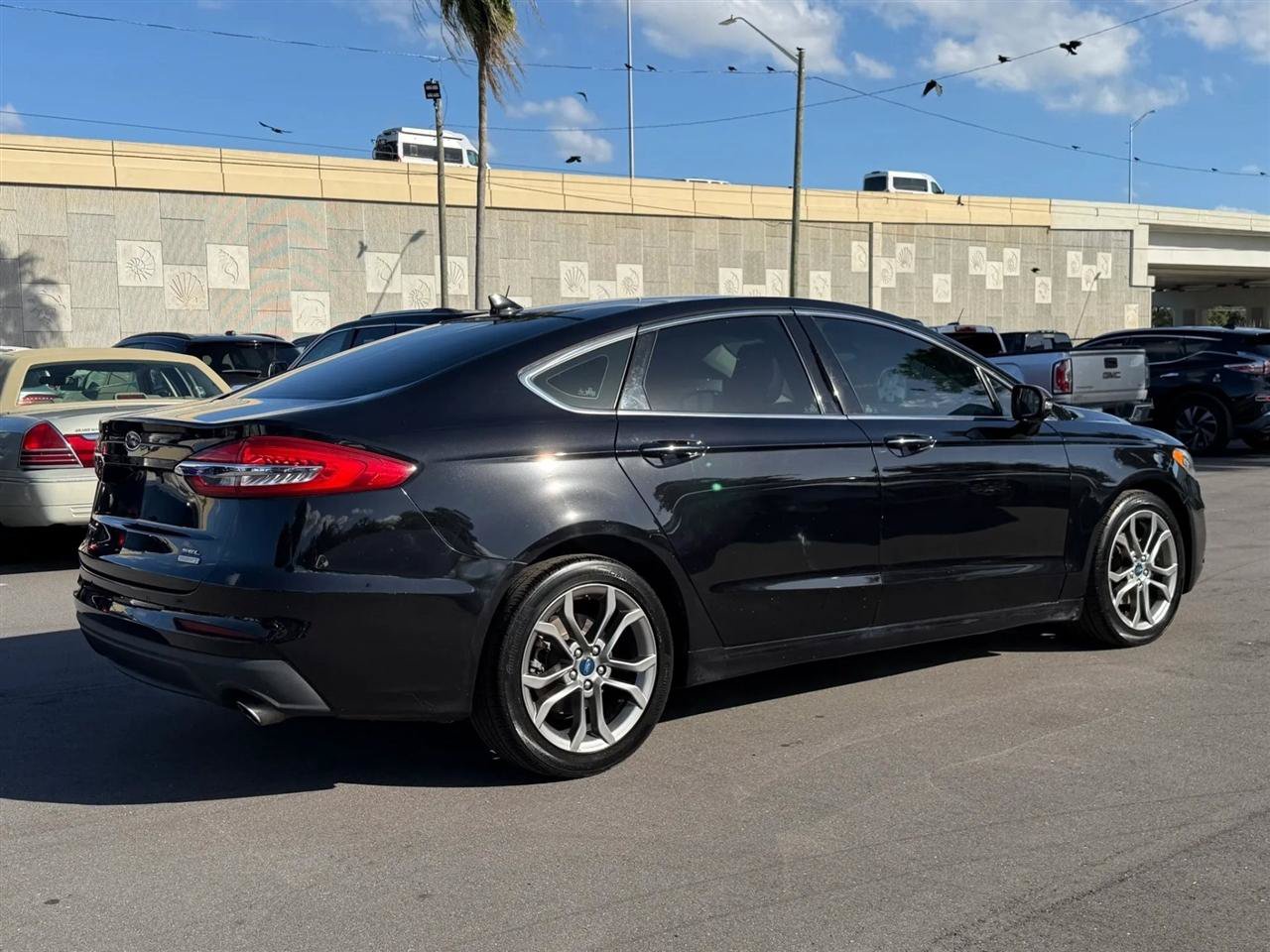 Used 2019 Ford Fusion SEL FWD image 7