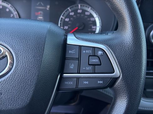Used 2022 Toyota Highlander L image 22
