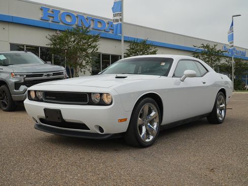 Used 2014 Dodge Challenger SXT w/ Super Sport Group (SS/T) image 1