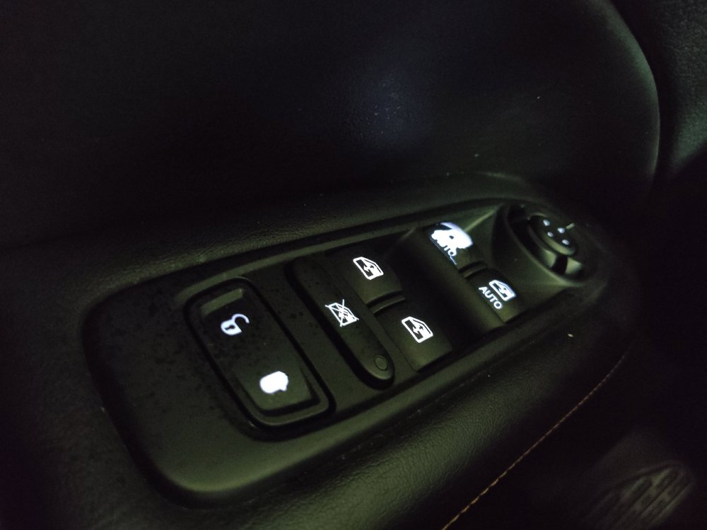 Used 2019 Jeep Compass Latitude w/ Popular Equipment Group FWD image 27