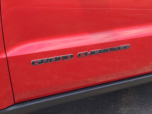 Used 2018 Jeep Grand Cherokee Trailhawk w/ Trailhawk Luxury Group AWD/4WD image 24