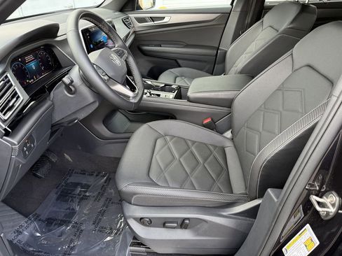 Used 2025 Volkswagen Atlas Cross Sport SE image 13