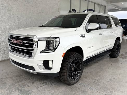 Used 2022 GMC Yukon XL SLT w/ SLT Luxury Package RWD image 5
