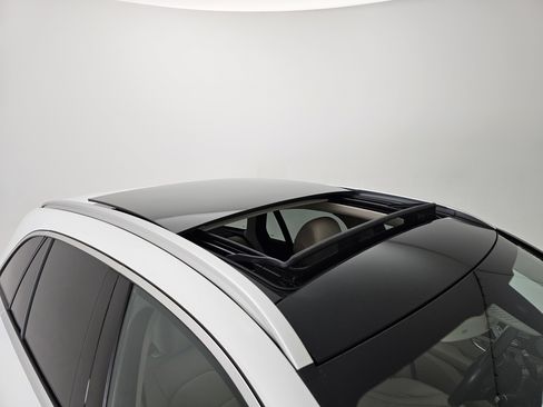 Used 2018 Mercedes-Benz GLC 300 4MATIC image 42