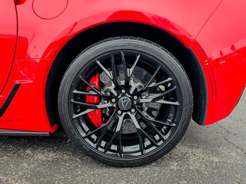 Used 2016 Chevrolet Corvette Z06 w/ 3LZ Preferred Equipment Group image 16