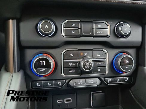 Used 2023 Chevrolet Suburban High Country w/ Advanced Technology Package image 28