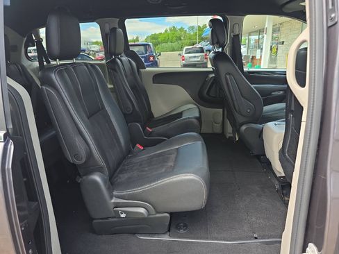 Used 2018 Dodge Grand Caravan SXT FWD image 27