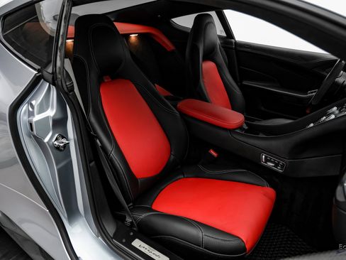 Used 2014 Aston Martin Vanquish Coupe image 41