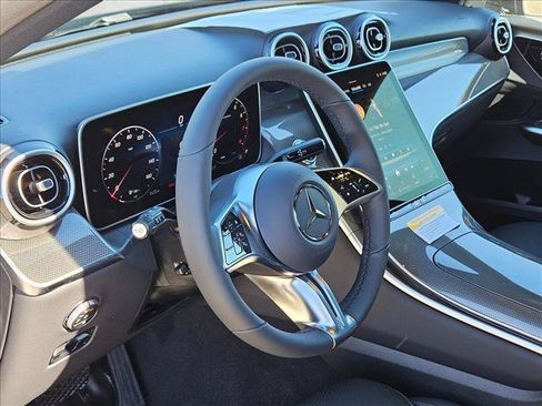 Used 2026 Mercedes-Benz GLC 300 image 3