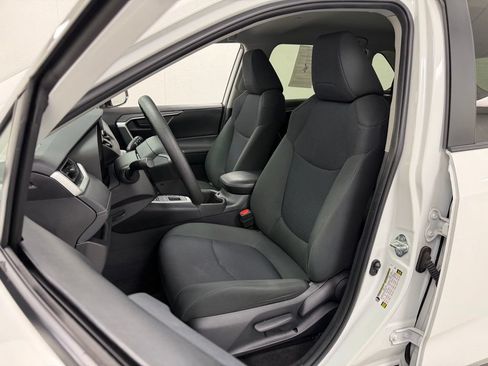 Used 2024 Toyota RAV4 LE AWD/4WD image 19