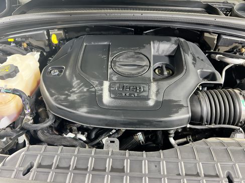 Used 2023 Jeep Grand Cherokee Overland w/ Luxury Tech Group IV AWD/4WD image 30