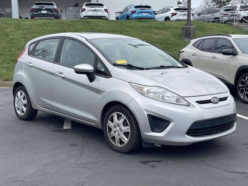 Used 2012 Ford Fiesta SE w/ Moon & Mood Pkg image 3