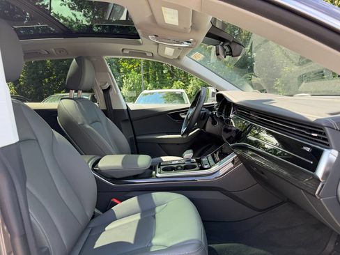 Used 2025 Audi Q8 Premium w/ Convenience Package AWD/4WD image 17