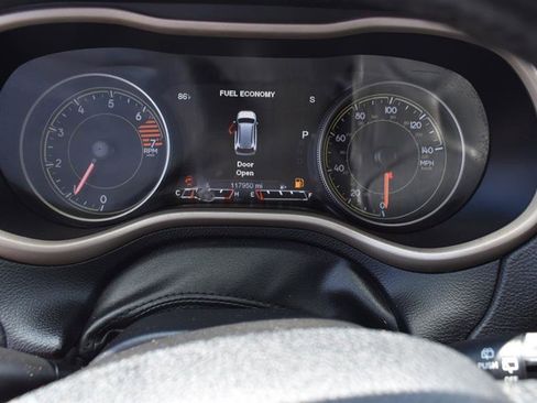Used 2017 Jeep Cherokee Limited image 26