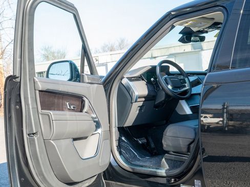 New 2025 Land Rover Range Rover SE image 10