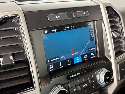 Used 2018 Ford F150 Lariat w/ Equipment Group 502A Luxury AWD/4WD image 14