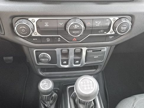 Used 2025 Jeep Wrangler Sport AWD/4WD image 18
