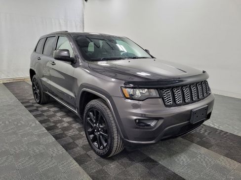 Used 2018 Jeep Grand Cherokee Altitude image 13