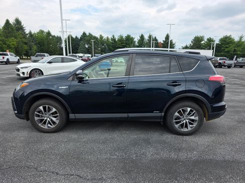 Used 2017 Toyota RAV4 XLE w/ Convenience Package AWD/4WD image 2