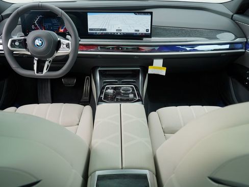 New 2026 BMW 750e xDrive image 15