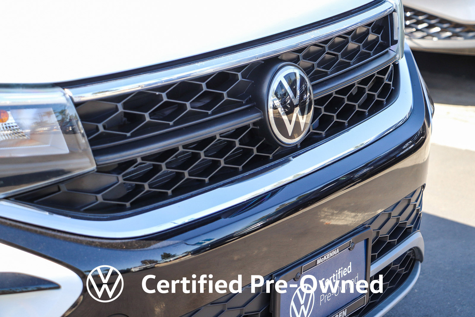 Used 2023 Volkswagen Taos SE w/ Panoramic Sunroof Package FWD image 6