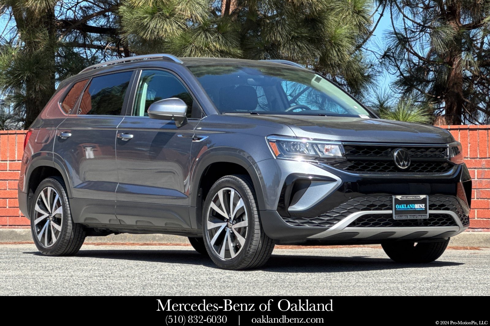 Used 2024 Volkswagen Taos SE w/ Panoramic Sunroof Package FWD 360° Tour