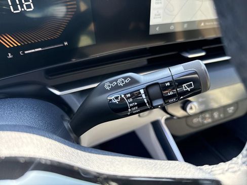 New 2026 Kia Carnival EX FWD image 21