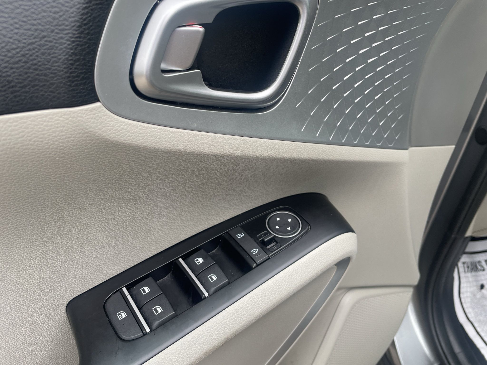 Used 2025 Kia Soul LX w/ LX Technology Package FWD image 25